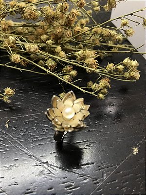 Anel flor de prata 950 com perola cultivada