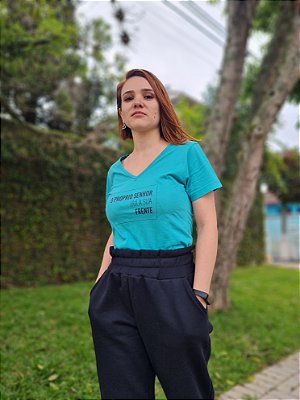 Deuteronômio 31:8 - camiseta feminina frente e verso