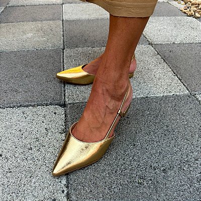 Slingback bico fino Niva dourado