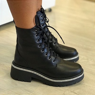 Coturno em couro detalhe brilho preto Susan