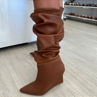 Bota cano médio Slouchy Bianca caramelo