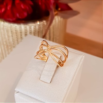 Anel design elos ondulados