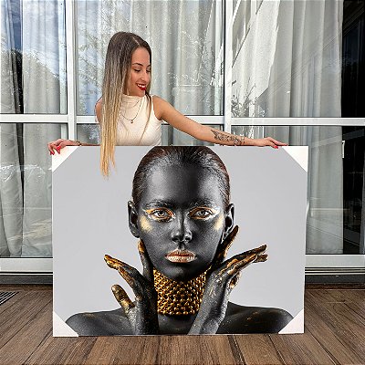 Quadro Decorativo Canvas Mulher com Joias Douradas e Maquiagem Black Gold Horizontal