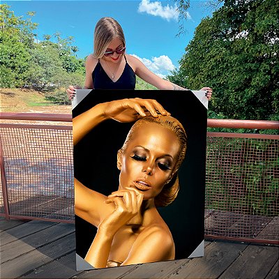 Quadro Decorativo Canvas Mulher Fazendo Pose com Maquiagem Dourada Gold Luxo Vertical