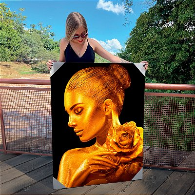 Quadro Decorativo Canvas Mulher com Maquiagem Dourada Segurando Flor Dourada Horizontal