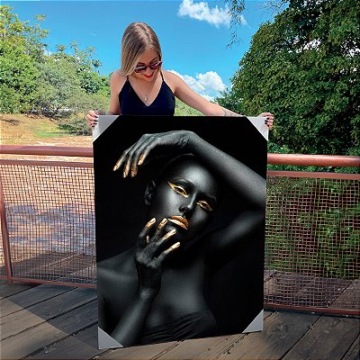 Quadro Decorativo Canvas Beleza Feminina Mulher com Maquiagem preta e Dourada Pose Luxo Vertical