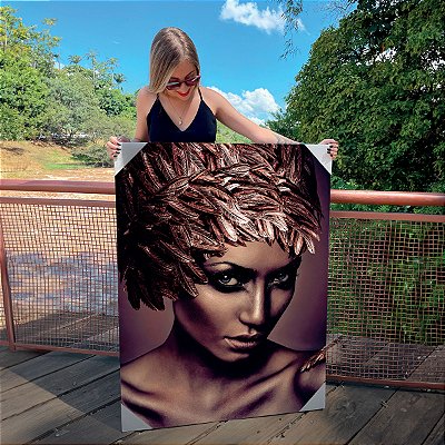 Quadro Decorativo Canvas Mulher Beleza Feminina Maquiagem e Penas Douradas no Cabelo Vertical