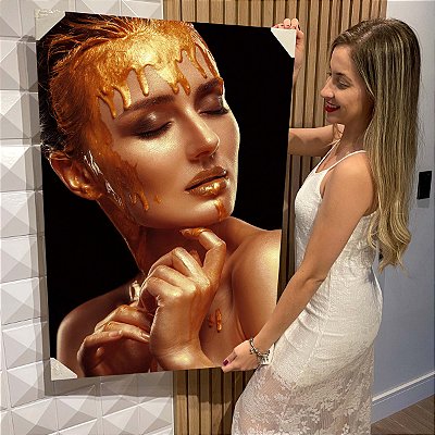 Quadro Decorativo Mulher com Maquiagem Dourada Gotas de Tinta Dourada