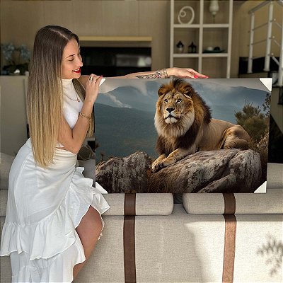 Quadro Decorativo Flutuante Animal Selvagem Leão de Judá Rei da Floresta nas Montanhas Horizontal