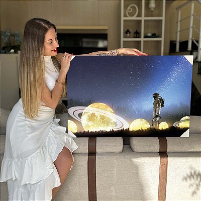 Quadro Decorativo Flutuante Composição Abstrata de Astronauta Perdido na Galaxia Horizontal