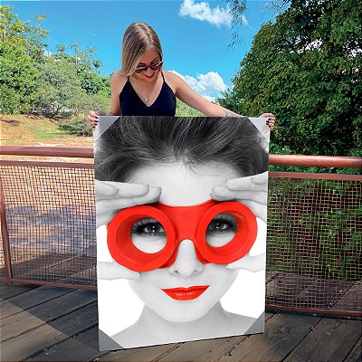 Quadro Decorativo Canvas Mulher com Binóculos e Batom Vermelho Vertical