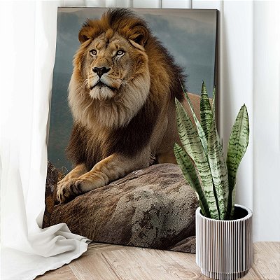 Quadro Decorativo Canvas Animal Selvagem Leão em Perfil Deitado Sob a Pedra Vertical