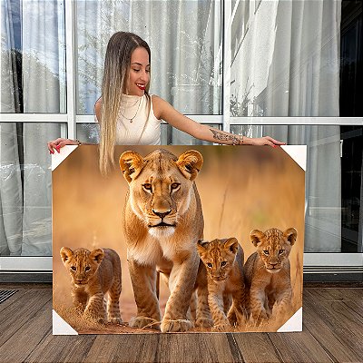 Quadro Decorativo Canvas Animais Savana Leoa Com Três Filhotes Horizontal