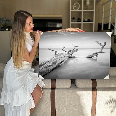 Quadros Decorativos Flutuante Paisagem Tronco de Árvore No Oceano Preto e Branco