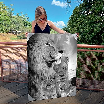 Quadro Decorativo Canvas Leão e Leoa Com dois Filhotes Preto e Branco Vertical