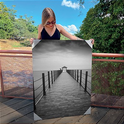 Quadro Decorativo Canvas Paisagem de Ponte ao Mar Preto e Branco Vertical