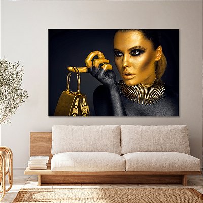 Quadro Decorativo Canvas Beleza Feminina Mulher com Maquiagem Dourada Segurando Bolsa Horizontal