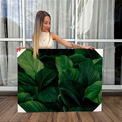 Quadro Decorativo Canvas Composição de Folhas Verdes Vibrantes em Fundo Escuro Horizontal