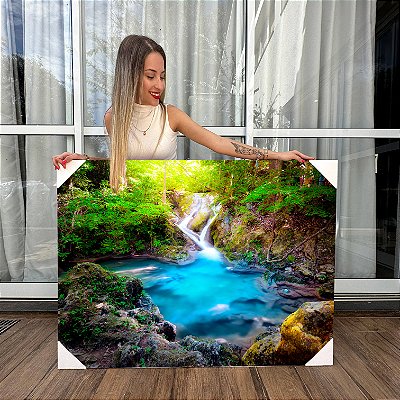 Quadro Decorativo Canvas Paisagem Pequena Cachoeira de Água Cristalina em Meio a Floresta Horizontal