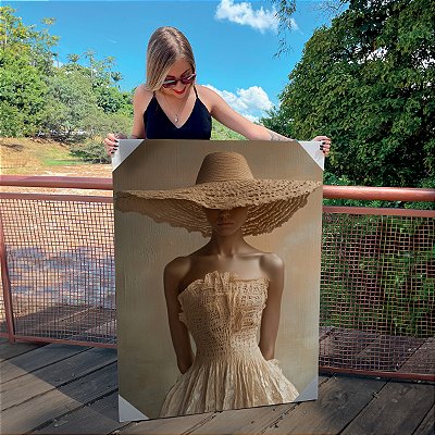 Quadro Decorativo Canvas Mulher com Chapéu e Vestido de Palha Linho Vertical