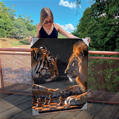 Quadro Decorativo Canvas Animais Leão e Tigre Jogando Xadrez Vertical