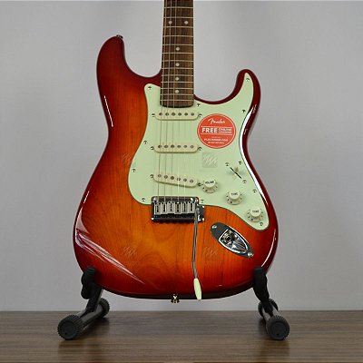 Guitarra Standard Stratocaster LTD LR 530 Cherry Sunburst 037 1603 - Squier by Fender