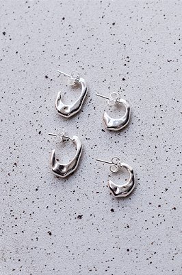 Brinco Meia Argola Orgânica P