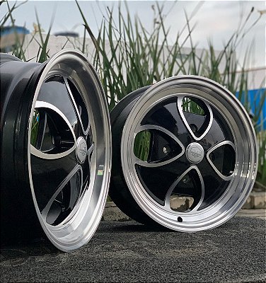 RODA RDW 4 PRETA DIAMANTADA ARO 15x5,5 FURAÇÃO 4X130