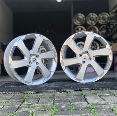 RODAS ESTOCOLMO ARO 18 TALA 6 FURAÇÃO 4X100 PRATA