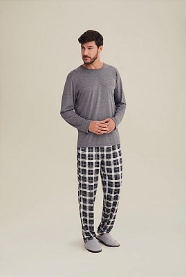 Pijama masculino adulto com calça xadrez.