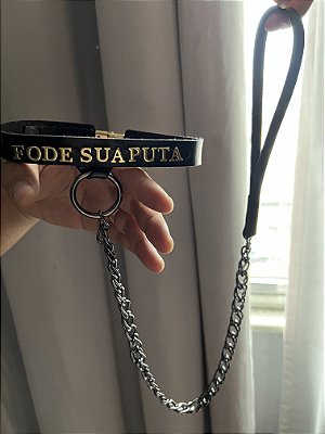 Coleira erótica - Fode Sua Puta em Couro com letras e correntes em Zamac com banho de verniz Italiano