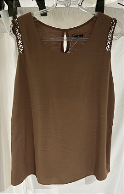 BLUSA DETALHE OMBRO