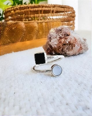 ANEL ÔNIX E MADREPÉROLA QUADRADO - Regulável