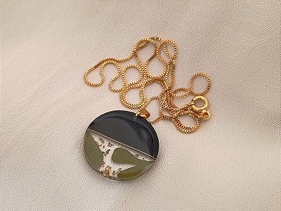 Colar redondo arruda e folhas de ouro