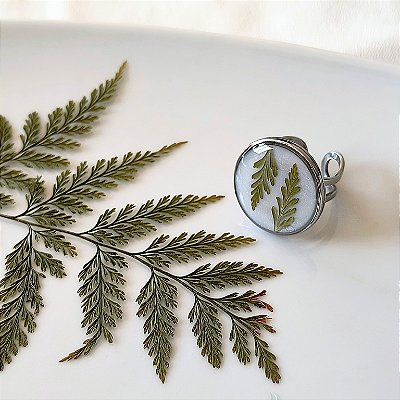 Anel com renda portuguesa na resina