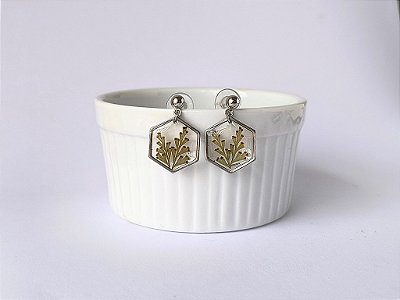 Brincos formato hexágono com renda portuguesa