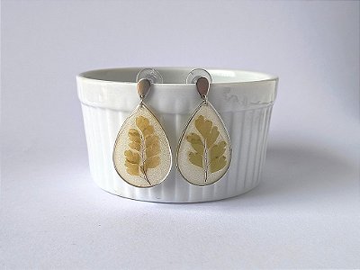 Brincos formato de gota com avenca (tamanho G)