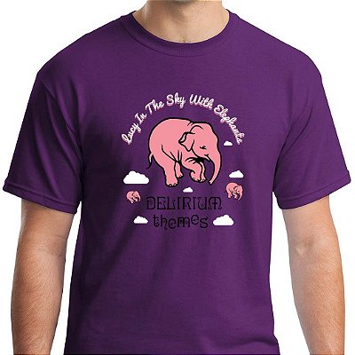 Camiseta rock premium Beatles Delirium Lucy In The Sky with Elephants na cor roxa com mangas curtas masculina