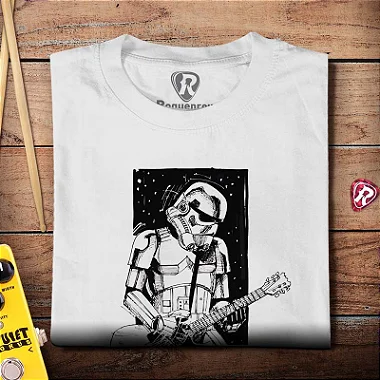 Oferta Relâmpago - Camiseta M Masculina Branca Stormtrooper Guitar Player Premium