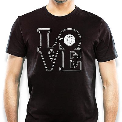 Camiseta Love Vinil Premium tamanho adulto com mangas curtas na cor preta
