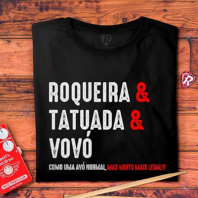 Camiseta Camiseta Vovó Roqueira & Tatuada tamanho adulto com mangas curtas na cor Preta Premium