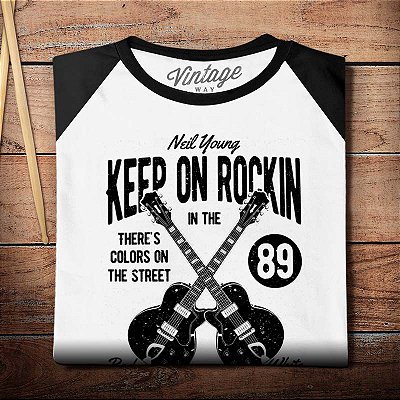 Oferta Relâmpago - Camiseta branca Raglan com mangas curtas e pretas masculina Keep On Rockin in a Free World