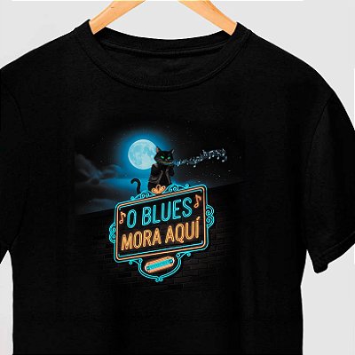 Camiseta O Blues Mora Aqui tamanho adulto na cor preta com mangas curtas premium