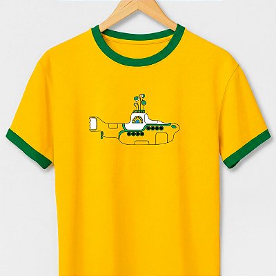 Camiseta Submarino Vede e Amarelo na cor amarela com gola e punhos verdes com mangas curtas premium