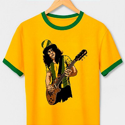 Camiseta Slash Brasileiro na cor amarela com gola e punhos verdes com mangas curtas premium