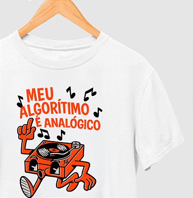 Camiseta Meu Algorítimo é analógico tamanho adulto com mangas curtas na cor Branca Premium