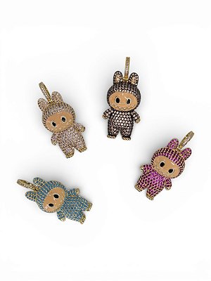 Pingente Labubu Cravejado