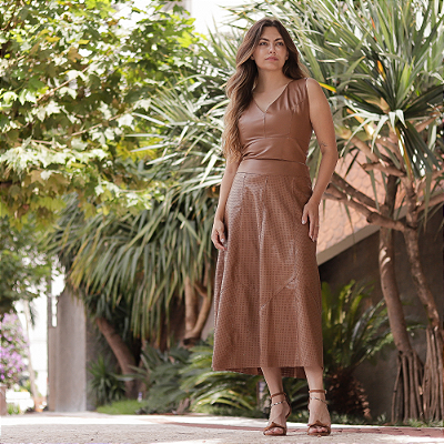 Saia Couro Pelica Midi Perfurada Cappuccino - Karine Daher