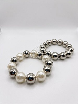 Duo pulseiras perolas e prateado