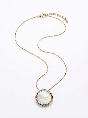 Colar dourado com medalhão gratidão